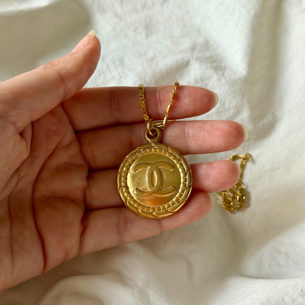 Large Chanel Pendant Necklace - Picture 9 of 16